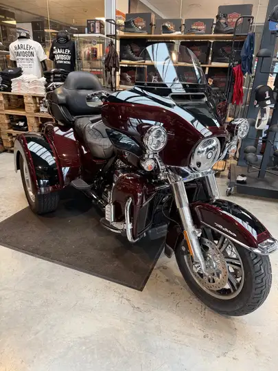 Tri Glide 2023