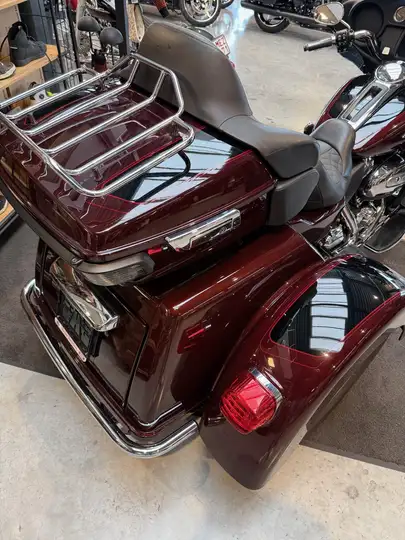 Tri Glide 2023