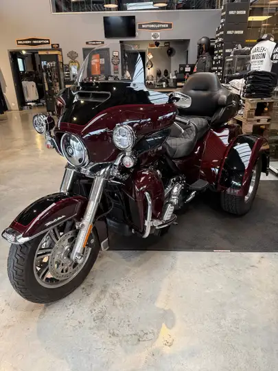 Tri Glide 2023