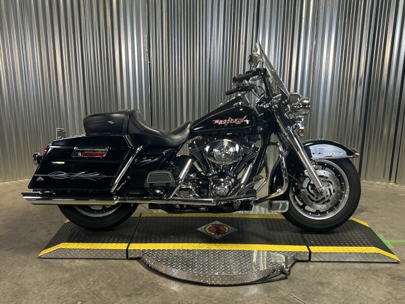 2004 Harley-Davidson® Road King® Classic BLACK W/PINSTRIPE