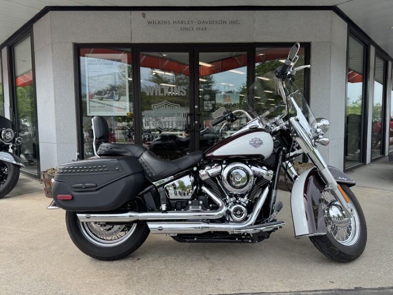 2021 HARLEY-DAVIDSON FLHC HERITAGE CLASSIC in Midnight Crimson/Stonewashed White Pearl