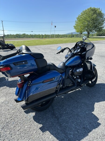 2022 Harley-Davidson® Road Glide® Limited Reef Blue/Vivid Black - Black Finish