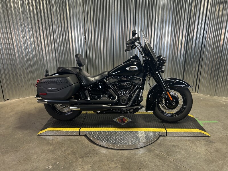 2024 Harley-Davidson® Heritage Classic Vivid Black - Black Finish