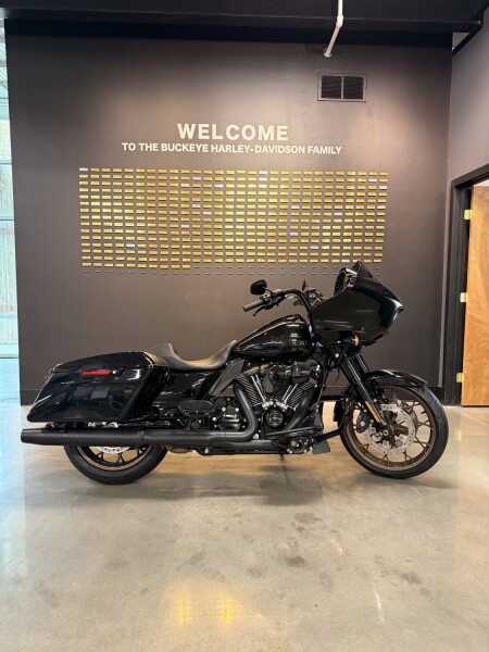 2022 Harley-Davidson® Road Glide® ST Vivid Black