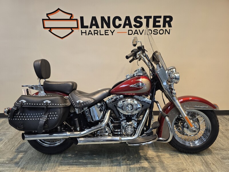 2009 Harley-Davidson® Heritage Softail® Classic Two-Tone Red Hot Sunglo/Smokey Gold FLSTC