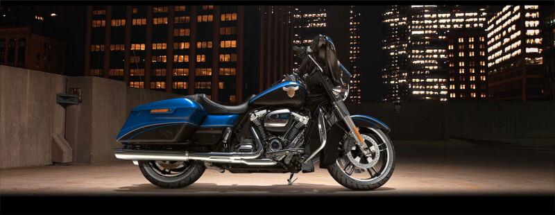 2018 Harley-Davidson® Street Glide® Legend Blue/Vivid Black