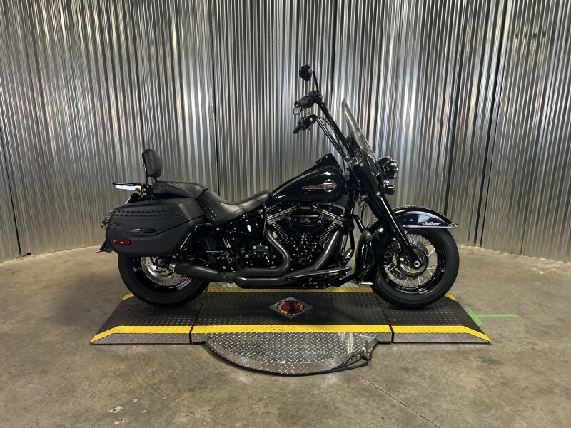 2020 Harley-Davidson® Heritage Classic 114 Vivid Black