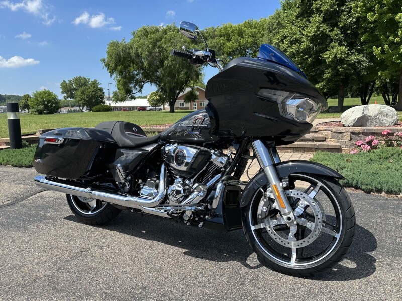 2026 Harley-Davidson® Road Glide® Midnight Ember