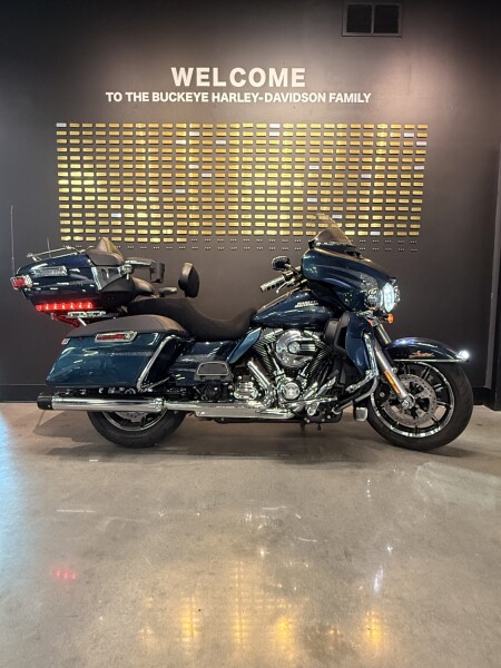 2016 Harley-Davidson® Electra Glide® Ultra Classic® Custom Colour Cosmic Blue Pearl