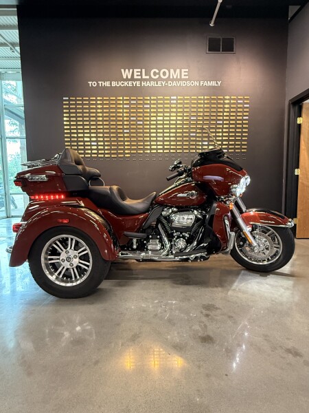 2024 Harley-Davidson® Tri Glide® Ultra Red Rock / Vivid Black