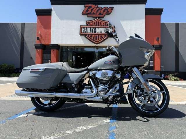 2026 Harley-Davidson® Road Glide™ Dark Billiard Gray Chrome Trim