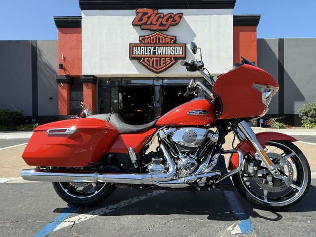 2026 Harley-Davidson® Road Glide™ Blood Orange Chrome Trim