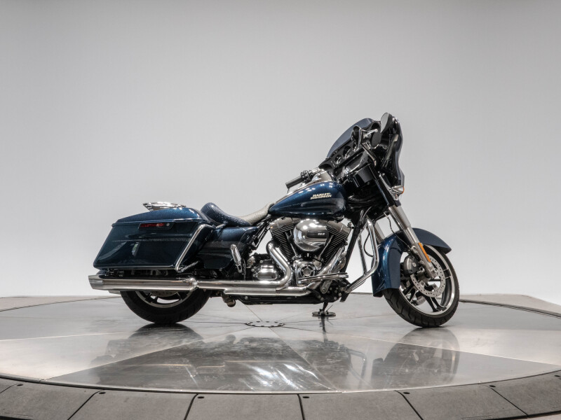2016 HARLEY-DAVIDSON FLHXS STREET GLIDE SPECIAL in Cosmic Blue Pearl