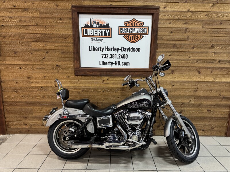 2017 Harley-Davidson® Low Rider® Two-Tone Billet Silver/Vivid Black FXDL