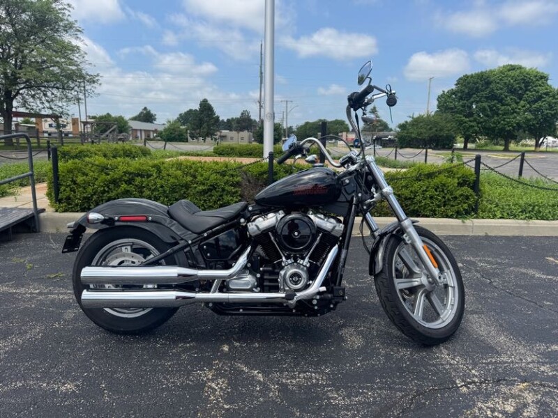 Harley-Davidson® Softail® Standard 2023 FXST BLACK