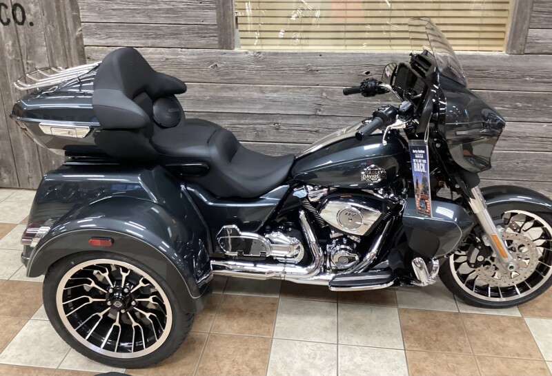 2026 Harley-Davidson® Street Glide 3 Limited Iron Horse Metallic Chrome Trim