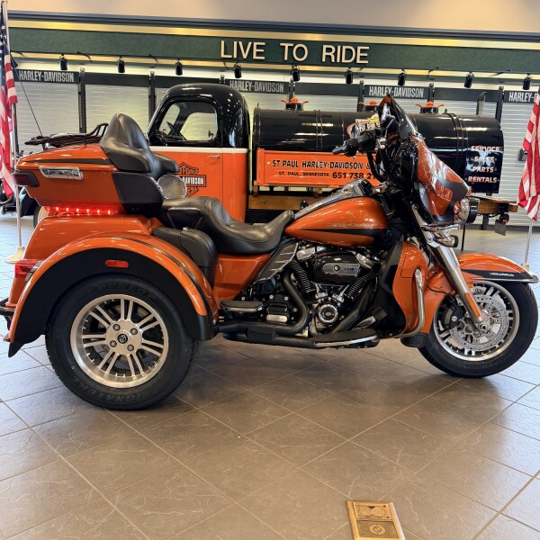 2019 Harley-Davidson Tri Glide Ultra FLHTCUTG