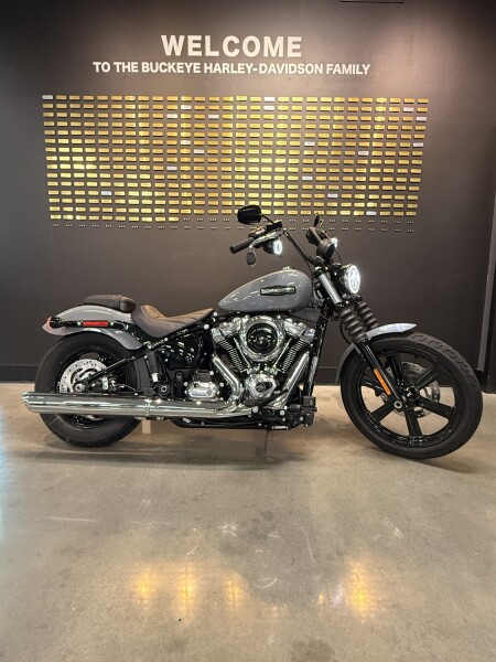 2026 Harley-Davidson® Street Bob® Dark Billiard Gray Chrome Cast Wheels