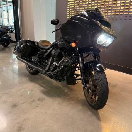 2022 Harley-Davidson® Road Glide® ST Vivid Black thumb 1