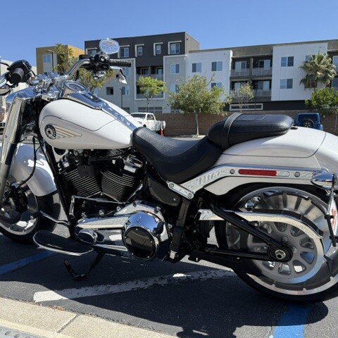 2026 Harley-Davidson® Fat Boy® White Onyx Pearl Chrome Trim thumb 0