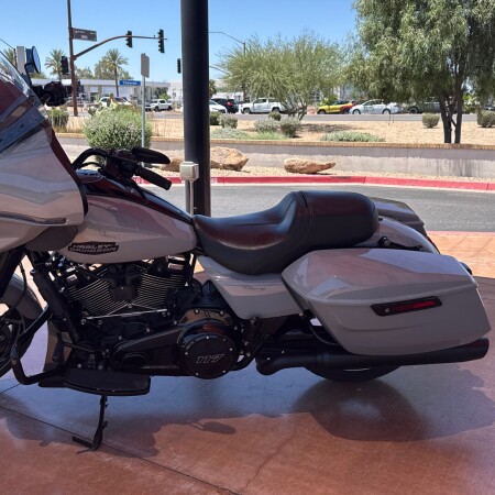 FLHX 2024 Street Glide® thumb 2