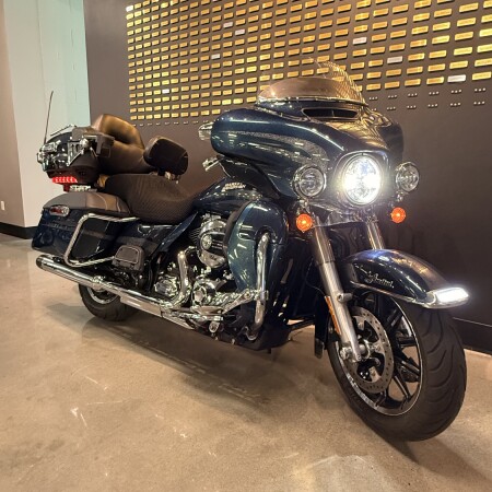 2016 Harley-Davidson® Electra Glide® Ultra Classic® Custom Colour Cosmic Blue Pearl thumb 1
