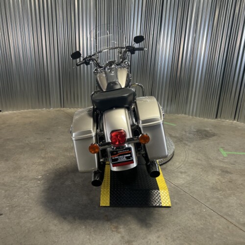 2018 Harley-Davidson® Road King® SLVFRTN/SMTRBRW W/PINSTRIPE thumb 1