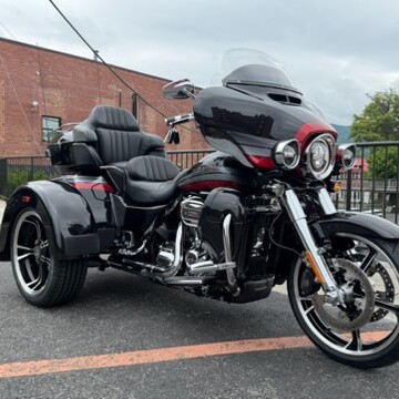 2020 Harley-Davidson® CVO™ Tri Glide® FLHTCUTGSE thumb 1