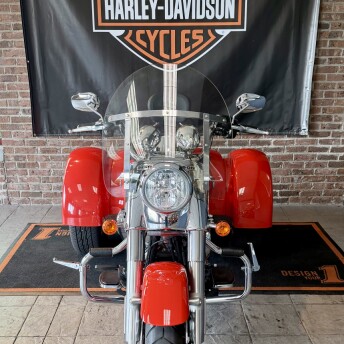 2020 Harley-Davidson® Freewheeler® Performance Orange thumb 2