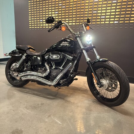 2014 Harley-Davidson® Street Bob® Vivid Black Deluxe thumb 1