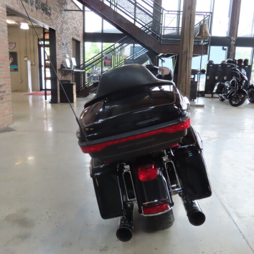 2015 Harley-Davidson® Electra Glide® Ultra Classic™ FLHTCU thumb 1
