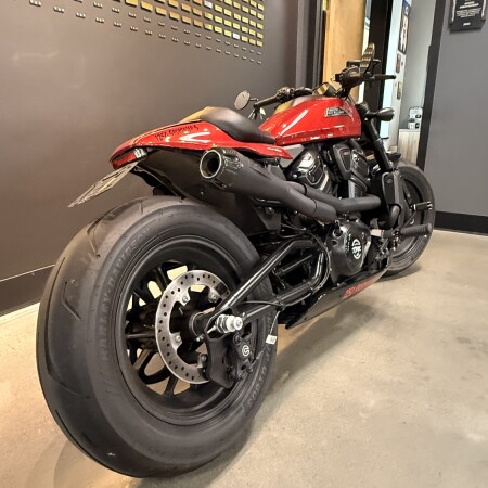 2025 Harley-Davidson® Sportster® S Brilliant Red thumb 1