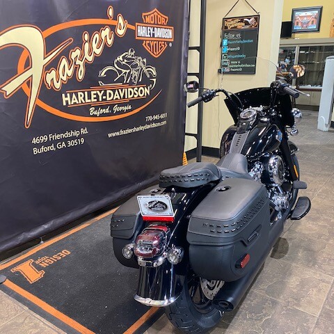 2026 Harley-Davidson® Heritage Classic VIVID BLACK thumb 1