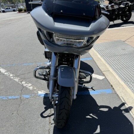 2026 Harley-Davidson® Road Glide™ Dark Billiard Gray Chrome Trim thumb 2