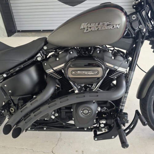 2018 Harley-Davidson® Street Bob® Industrial Gray Denim/Black Denim thumb 0