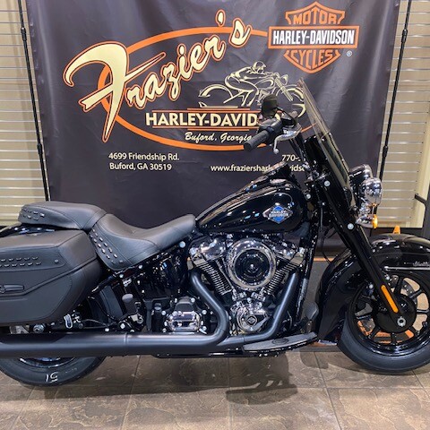 2026 Harley-Davidson® Heritage Classic VIVID BLACK thumb 3