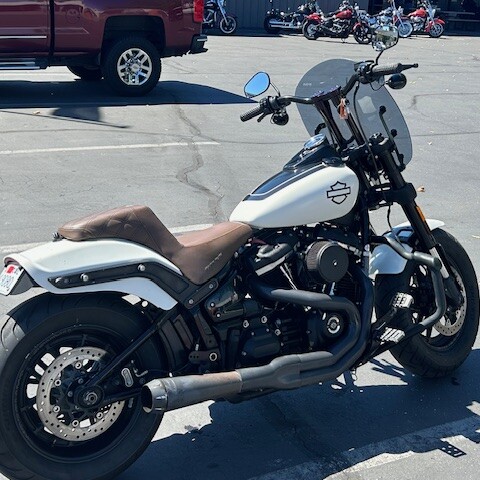 2018 Harley-Davidson® Fat Bob® Bonneville Salt Denim thumb 2