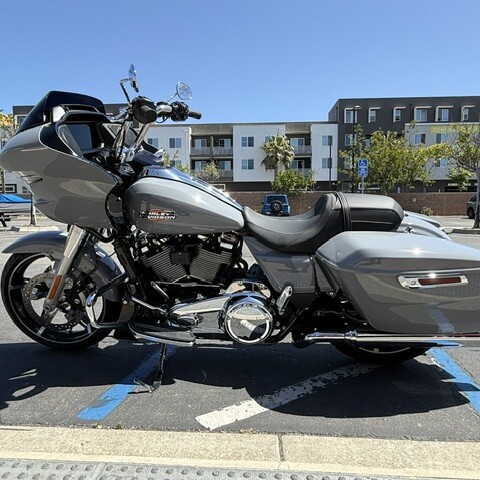 2026 Harley-Davidson® Road Glide™ Dark Billiard Gray Chrome Trim thumb 0
