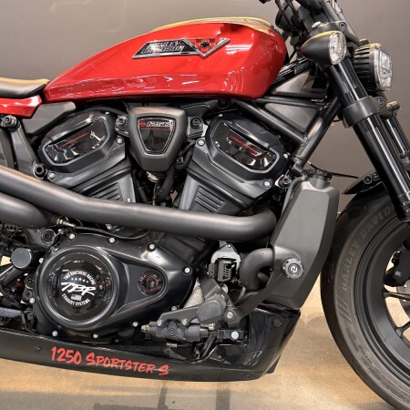2025 Harley-Davidson® Sportster® S Brilliant Red thumb 3