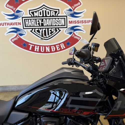 2026 Harley-Davidson® Pan America® 1250 ST Vivid Black thumb 3