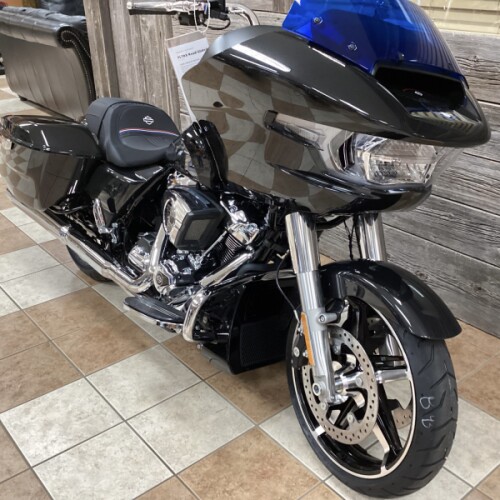 2026 Harley-Davidson® Road Glide® Midnight Ember thumb 2