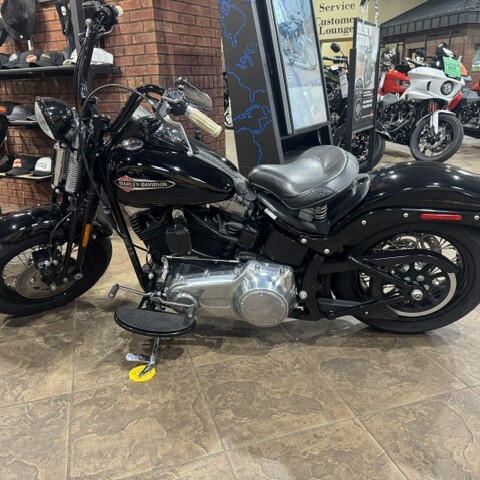 2011 Harley-Davidson® Softail® Cross Bones™ BLACK thumb 2