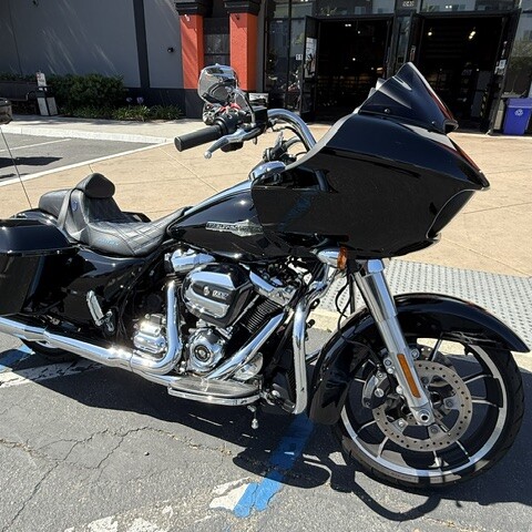 2023 Harley-Davidson® Road Glide® thumb 3