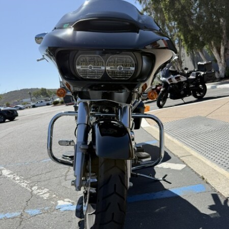 2023 Harley-Davidson® Road Glide® thumb 2