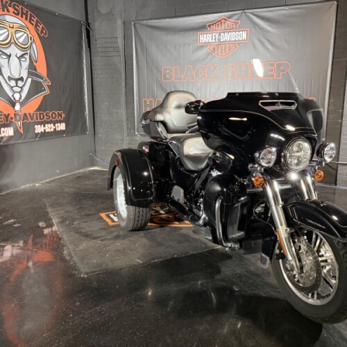 2023 Harley-Davidson® Tri Glide® Ultra FLHTCUTG thumb 0
