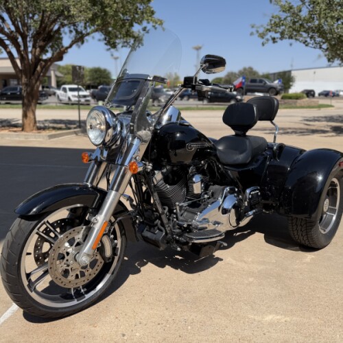 2016 Harley-Davidson® Freewheeler® Black thumb 0