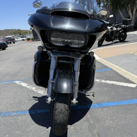 2022 Harley-Davidson® Road Glide® Limited thumb 2