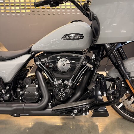 2025 Harley-Davidson® Road Glide® Billiard Gray thumb 3