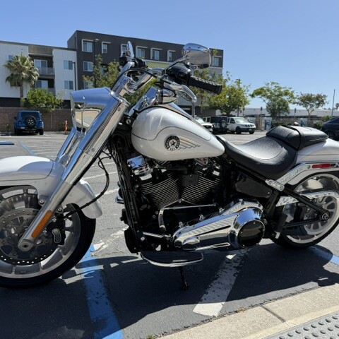 2026 Harley-Davidson® Fat Boy® White Onyx Pearl Chrome Trim thumb 1