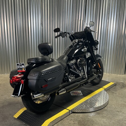 2024 Harley-Davidson® Heritage Classic Vivid Black - Black Finish thumb 2